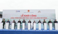 PM Nguyen Xuan Phuc Memerintahkan Pencangkulan Proyek Pabrik Hidrolistrik Hoa Binh yang Diperluas
