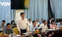 Menteri Kesehatan Nguyen Thanh Long Memeriksa  Pencegahan dan Penanggulangan Wabah Covid-19 di Provinsi Vinh Long