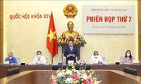 Ketua MN Vuong Dinh Hue  Pimpin Sidang ke-7 Dewan Pemilihan Nasional