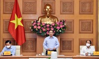 PM PhamMinh Chinh: Pemerintah Membantu dan Mengatasi Kesulitan, Mendorong Produksi dan Bisnis kepada Badan-Badan Usaha