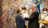 Presiden Kuba Berikan Bintang Jose Marti kepada Presiden Nguyen Xuan Phuc