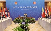 Buka Rangkaian KTT ASEAN Ke-38 dan Ke-39 serta Semua KTT dengan Para Mitra