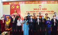 Ketua MN Vuong Dinh Hue Hadiri Dan Sampaikan Bingkisan Pada Hari Persatuan Nasional  di Kecamatan Kota Quan Thanh, Distrik Ba Dinh, Kota Ha Noi