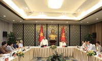 Membangun dan Menyempurnakan Negara Hukum Sosialis Vietnam untuk Berkembang Secara Berkelanjutan”