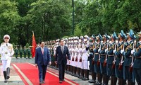 PM Pham Minh Chinh Pimpin Upacara Sambutan Kepada PM Jepang Yang Sedang Lakukan Kunjungan Resmi di Vietnam