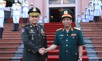 Delegasi Militer Tingkat Tinggi Tentara Kerajaan Kamboja Lakukan Kunjungan Kerja di Vietnam