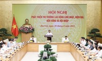 PM Pham Minh Chinh Pimpin Konferensi Tentang Pengembangan Pasar Tenaga Kerja