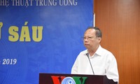 Profesor Muda Phan Trong Thuong: Pengukur Dimensi Sastra