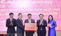 Ketua MN Vietnam, Vuong Dinh Hue Mengunjungi dan Mengucapkan Selamat Hari Raya Tet di Badan Pemeriksaan Keuangan Negara