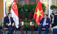 PM Pham Minh Chinh Meminta Bank Standard Chartered untuk Membantu Vietnam di Sektor Keuangan