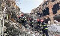Gempa Bumi di Turki dan Suriah:  Angkatan Pertolongan Pasukan Keamanan Publik Vietnam Berkoordinasi Menyelamatkan Korban Pertama     