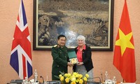 Vietnam-Inggris Berkomitmen Menggencarkan Kerja Sama Pertahanan