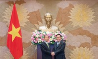 Ketua Vuong Dinh Hue menerima Ketua Aliansi Legislator Persahabatan Jepang-Vietnam 