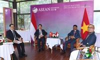 KTT ASEAN ke-42: Vietnam dan Indonesia Memperkuat Kerja Sama tentang Informasi dan Komunikasi