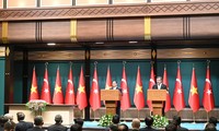 PM Vietnam, Pham Minh Chinh dan Wapres Turki, Cevdet Yilmaz Lakukan Pertemuan dengan Kalangan Pers 