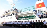 Kodam 4 Angkatan Laut Bawa Bingkisan Tet ke Kepulauan Truong Sa