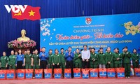 Pengurus Besar Liga Pemuda Komunis Ho Chi Minh Bawakan Hari Raya Tet ke Dua Kabupaten Perbatasan di Provinsi Kon Tum 