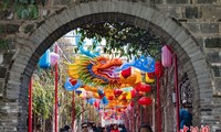 Warga Tiongkok dengan Gembira Merayakan Hari Raya Tet