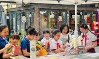 Jalan Buku Hanoi Menyambut Hari Buku dan Budaya Baca Vietnam   