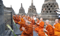 Ribuan Biksu-Biksuni dan Umat Buddha Negara-Negara Melakukan Ritual Thudong ke Indonesia 