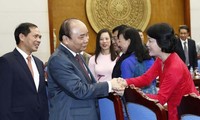 Le Premier ministre reçoit les chefs des représentations vietnamiennes à l’étranger