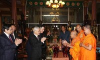 Nguyen Phu Trong  rencontre les bonzes supérieurs Tep Vong et Bukri 