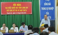 Truong Hoa Binh rencontre des électeurs