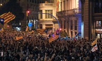 Des centaines de milliers d’indépendantistes catalans manifestent à Barcelone