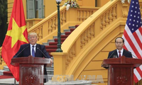 Tran Dai Quang et Donald Trump donnent une conférence de presse conjointe