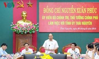 Le PM travaille avec des principaux responsables de Thai Nguyên