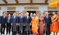 Party chief visits Cambodia’s top Buddhist monks 