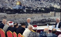 Palestine freezes contact with Israel over Jerusalem shrine crisis