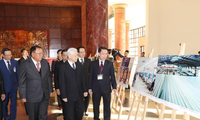 Vietnamese, Lao leaders vow to boost special ties 