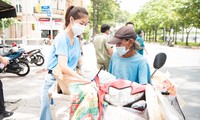 Miss Vietnam beauties lend helping hand to poor people in HCM City