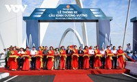 Highest steel arch bridge opens to traffic