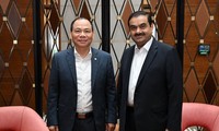 Vingroup chief meets India's second richest man to discuss partnership