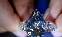 Vivid blue diamond sells for nearly 44 million USD at Christie's auction