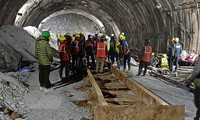 Indian rescuers still 40 metres away from workers trapped in collapsed tunnel