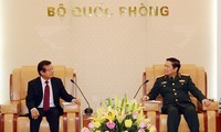 Jenderal Ngo Xuan Lich menerima Sekretaris Negara, Kementerian Dalam Negeri Kamboja