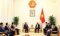 Deputi Harian PM Pemerintah Vietnam, Truong Hoa Binh menerima Deputi Harian Menteri Dalam Negeri Singapura