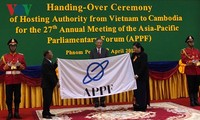 MN Vietnam melakukan serah terima jabatan ke Ketuaan APPF kepada Parlemen Kamboja