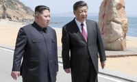 Presiden Tiongkok, Xi Jinping melakukan pembicaraan dengan pemimpin RDRK, Kim Jong-un