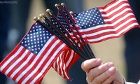 Memperingati ultah ke-242  Hari Nasional Amerika Serikat
