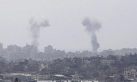 Israel melakukan serangan udara untuk menerapkan serangan-serangan di Gaza