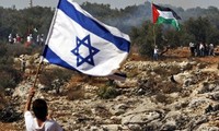 Presiden Palestina memperingatkan akan mempelajari kembali semua permufakatan damai dengan Israel