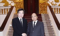 PM Nguyen Xuan Phuc dan Penjabat Presiden Vietnam, Dang Thi Ngoc Thinh menerima PM Republik Korea, Lee Nak-Yeon