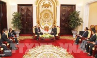 Deputi Harian PM Vietnam, Truong Hoa Binh menerima Deputi PM Singapura