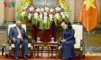 Penjabat Presiden Vietnam, Dang Thi Ngoc Thinh menerima Mantan Presiden Mozambik