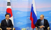 Presiden Republik Korea dan Rusia melakukan pembicaraan di Singapura