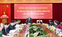 PM Nguyen Xuan Phuc melakukan temu kerja  dengan para pemimpin teras Provinsi Cao Bang